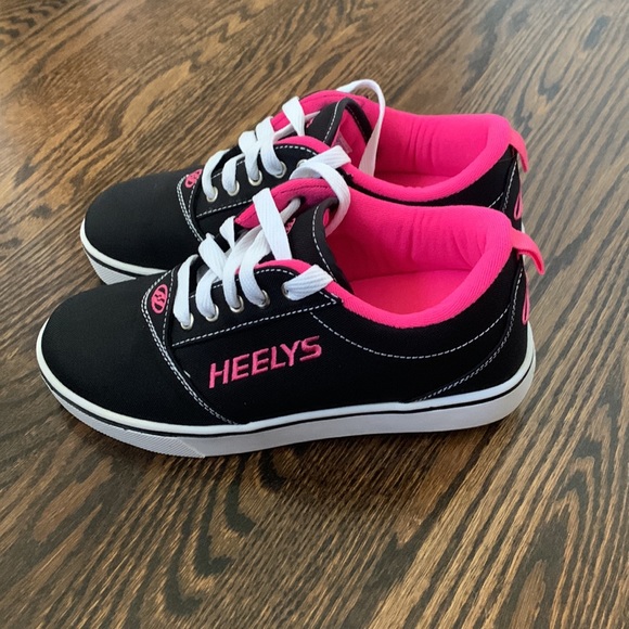 Heelys Pro20, size women 6 or youth 5 - Picture 3 of 5